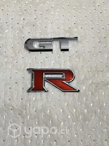 Logo metálico auto Nissan GTR