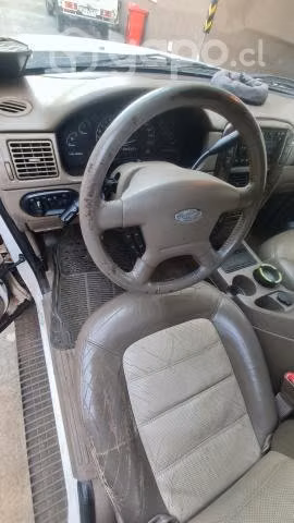 Ford Explorer version Eddie Bauer un clasico