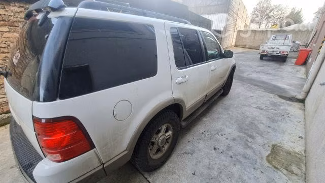 Ford Explorer version Eddie Bauer un clasico