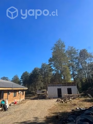 Se vende parcela con casa