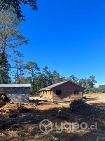 Se vende parcela con casa