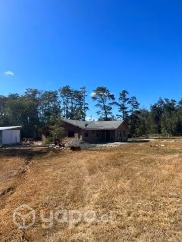 Se vende parcela con casa