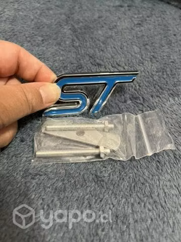 Logo metálico atornillado auto ST