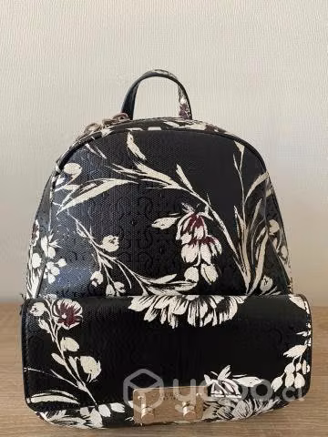 Mochila pequeña negro nueva importada usa
