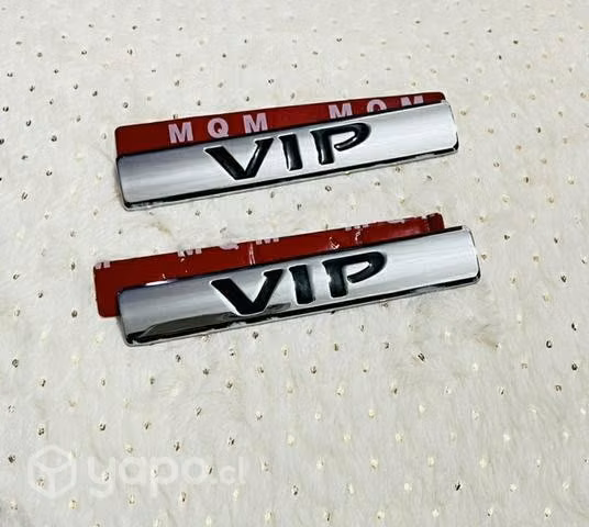Logo metálico lateral auto VIP