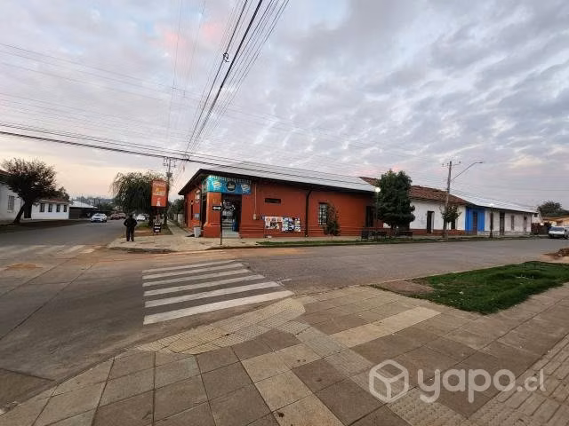 Propiedad con casa y local comercial
