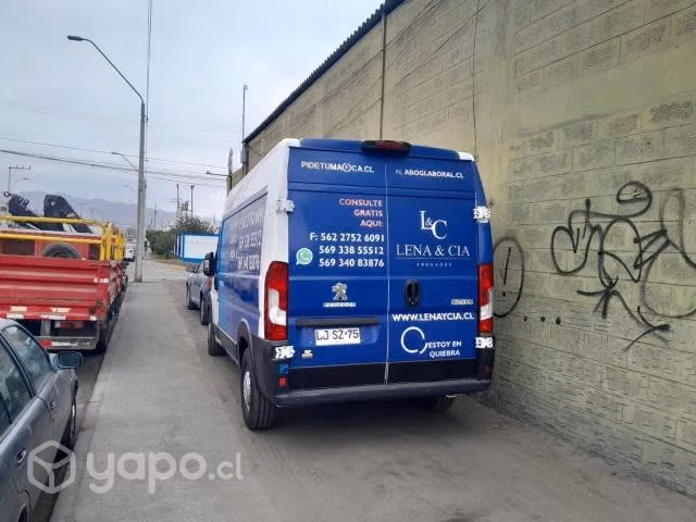 Furgon con oficina