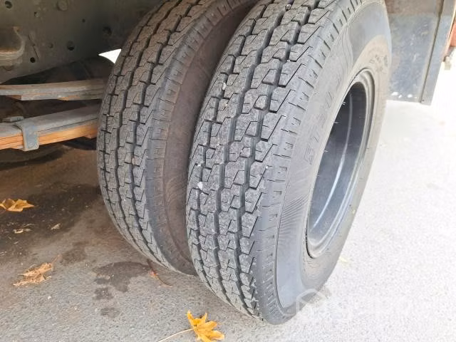 Isuzu Nkr grua
