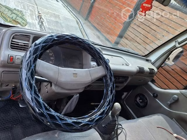 Isuzu Nkr grua