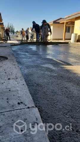 Se realizan trabajos de asfalto y hormigon