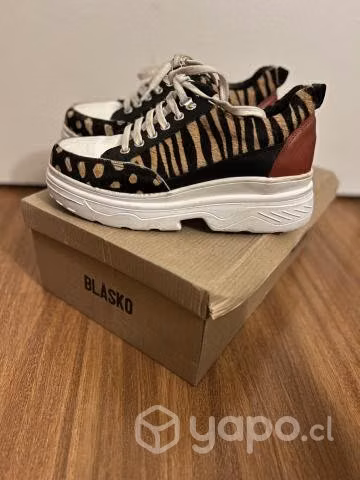 Zapatillas animal print marca Sybilla, número 37