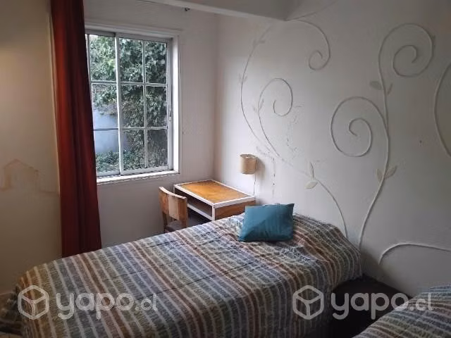 Habitación dos camas baño privado en Cerro Alegre - Imagen 2
