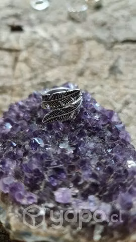 Anillo ajustable, plumas, incluye cajita