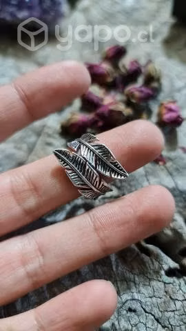 Anillo ajustable, plumas, incluye cajita