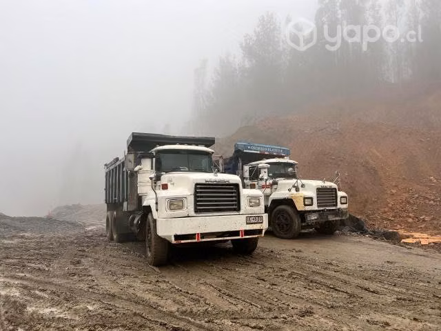 Camion tolva mack