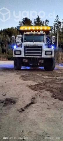 Camion tolva mack