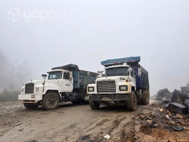 Camion tolva mack