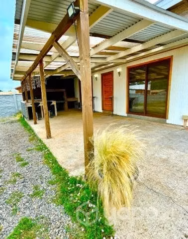 Vendo casa, con patio y piscina en Coliumo Tomé