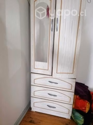 Closet dos puertas muy poco uso