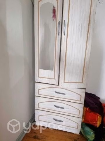 Closet dos puertas muy poco uso