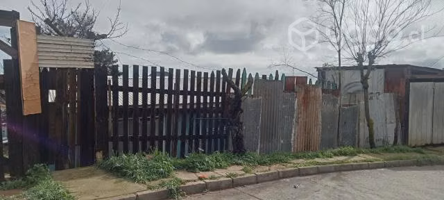 Terreno con una casita