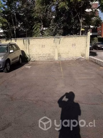Metro Los Leones arriendo estacionamiento