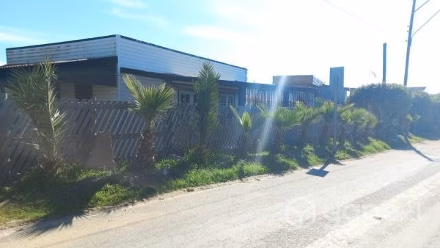 Vendo terreno con 3 casa y 2 departamentos