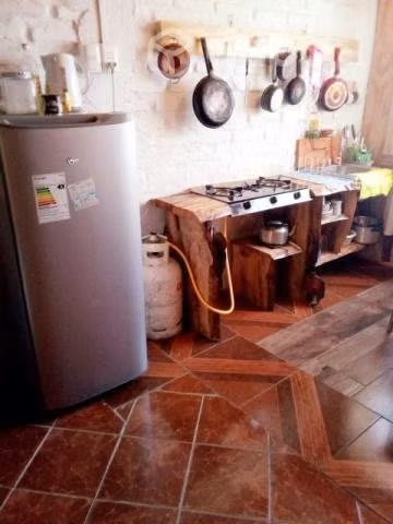 Vendo terreno con 3 casa y 2 departamentos