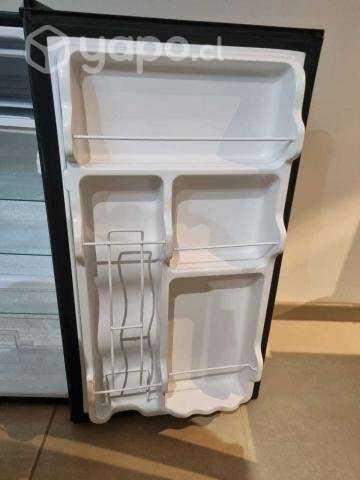 Frigobar Midea 93lts - Imagen 4