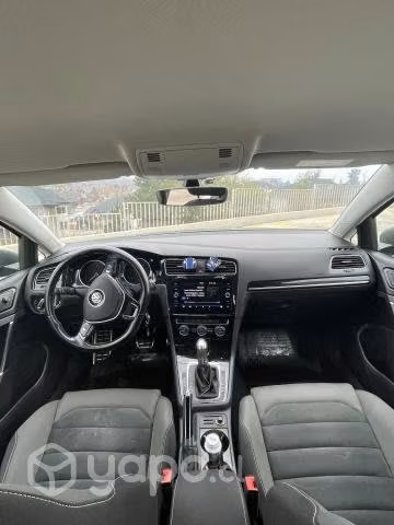 Se vende Golf TSI Highline 2018 2 dueños