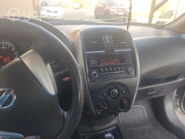 Auto Nissan - Imagen 2