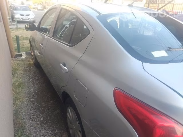 Auto Nissan - Imagen 6