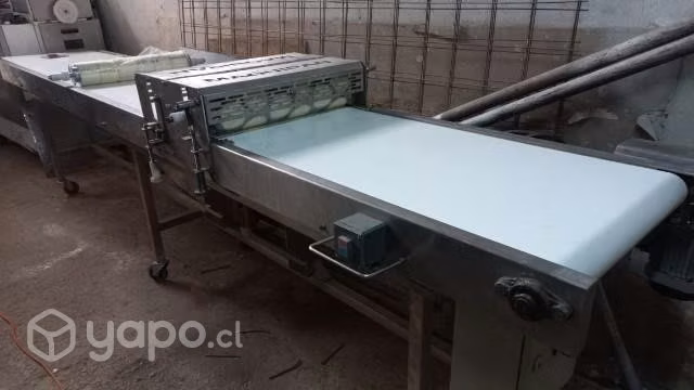 Mesón de corte automático hallullas