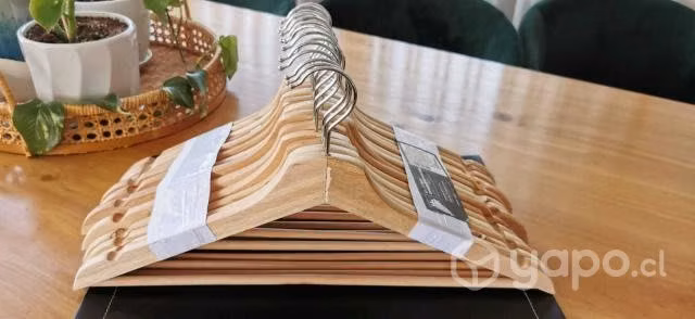 15 colgadores de ropa de madera y metal