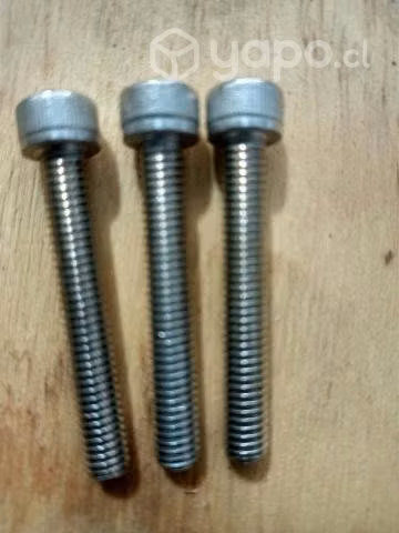 Pernos de acero inoxidable M4