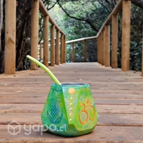Mateamor. Mates de madera nativa pintados a mano