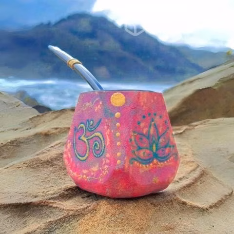 Mateamor. Mates de madera nativa pintados a mano