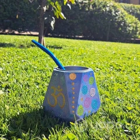Mateamor. Mates de madera nativa pintados a mano