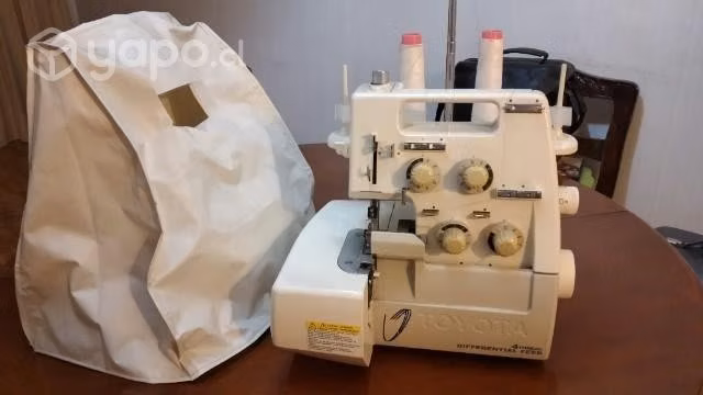 Máquina Overlock Toyota 4 hilos