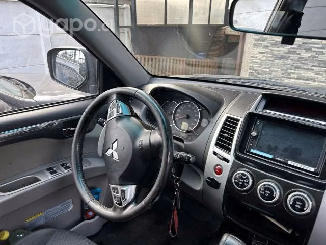 Mitsubishi montero sport 2016