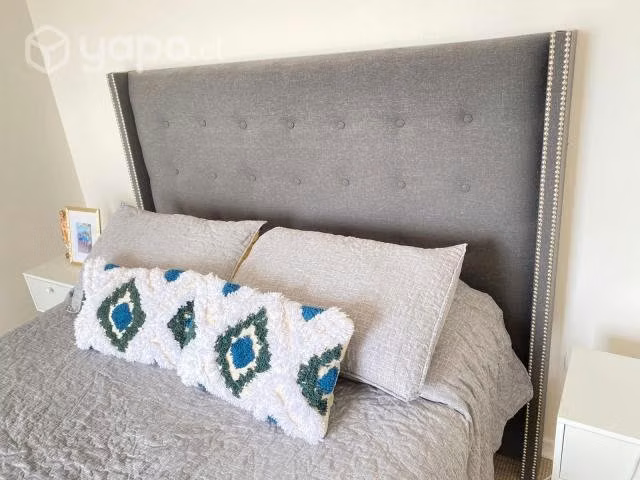 Respaldo de Cama gris 1,70x1,40 perfecto estado