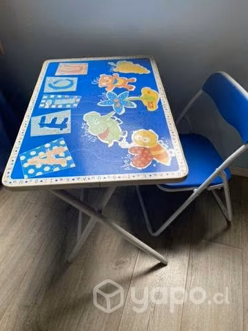 Mesa infantil con silla