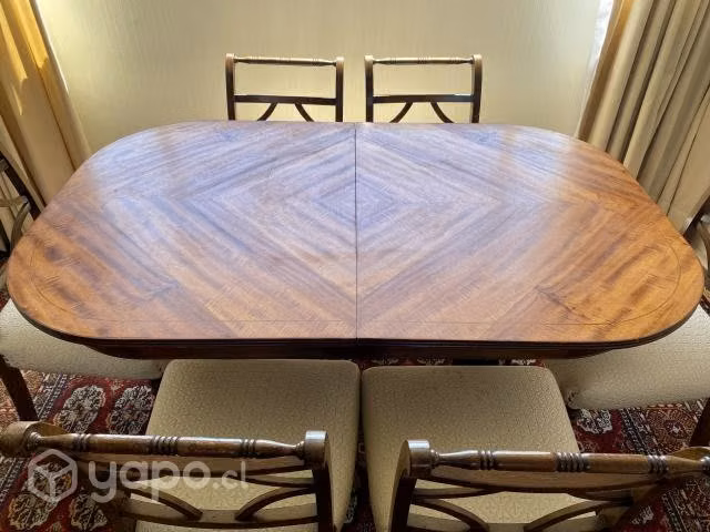 Comedor antiguo con 8 sillas