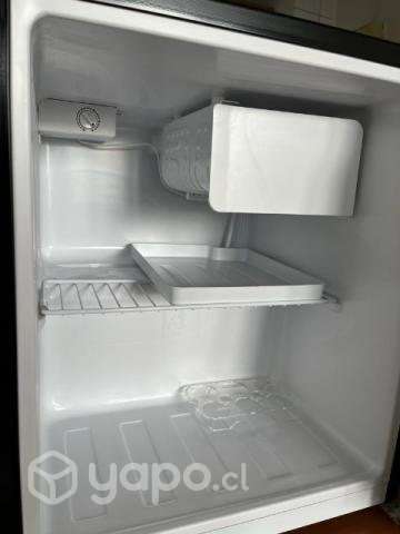 Frigobar Oster 46 Litros - Imagen 3