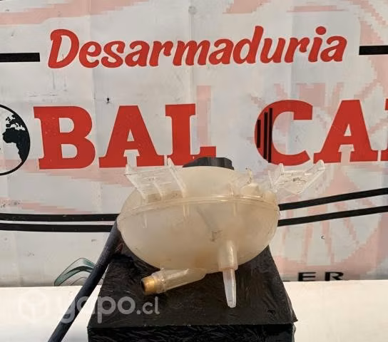 Depósito de refrigerante con detalle JEEP RENEGADE