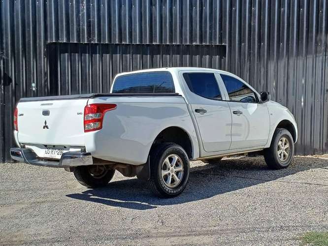 Mitsubishi L200 Work Cr 2.4 2017 - Imagen 2