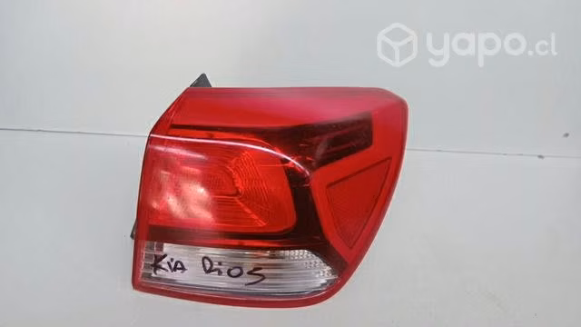 Foco trasero kia rio derecho
