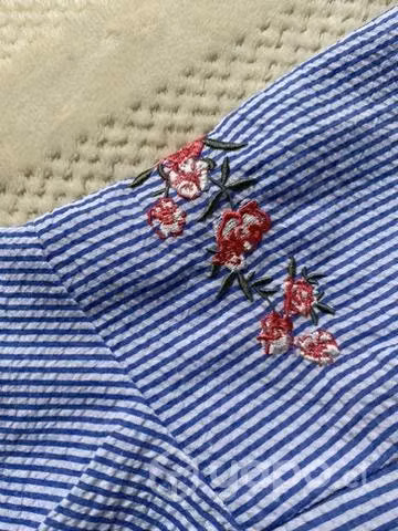 Blusa con bordado - Imagen 2