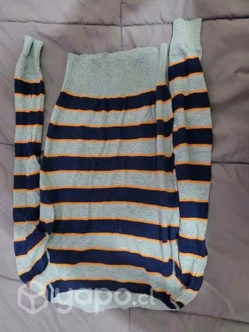 Sweater gris con líneas