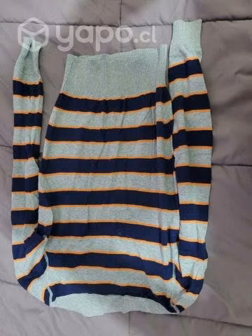 Sweater gris con líneas